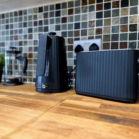 High Wycombe Centre- 2 Bed Flatアパートメント エクステリア 写真