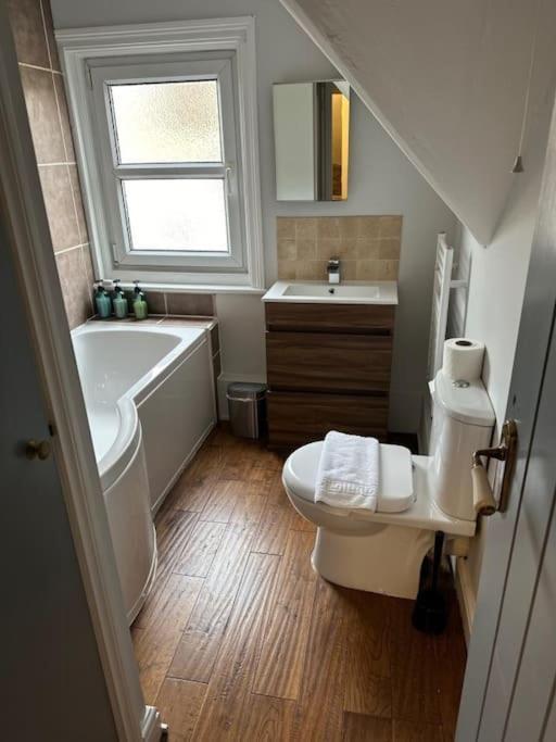 High Wycombe Centre- 2 Bed Flatアパートメント エクステリア 写真