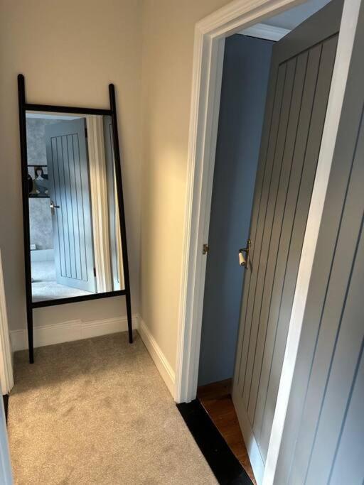 High Wycombe Centre- 2 Bed Flatアパートメント エクステリア 写真