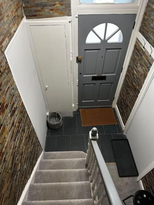 High Wycombe Centre- 2 Bed Flatアパートメント エクステリア 写真