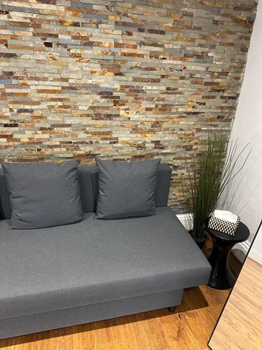High Wycombe Centre- 2 Bed Flatアパートメント エクステリア 写真